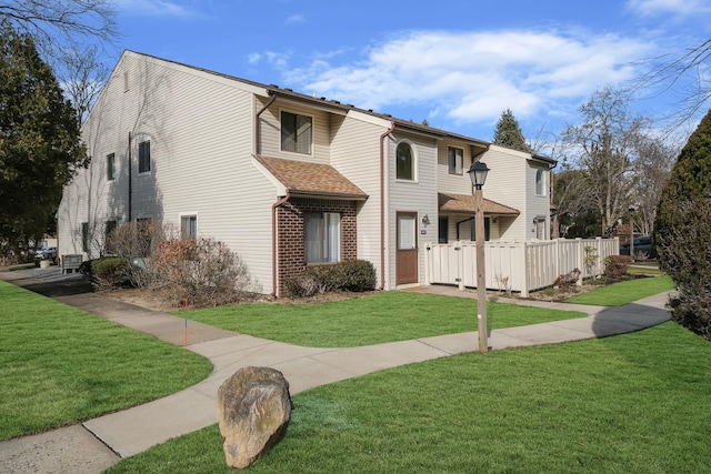 view of front of home with a front lawn