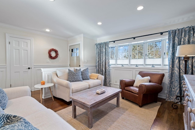 living room with wainscoting, recessed lighting, light wood-type flooring, and crown molding