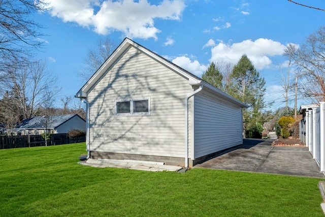 back of house featuring a lawn