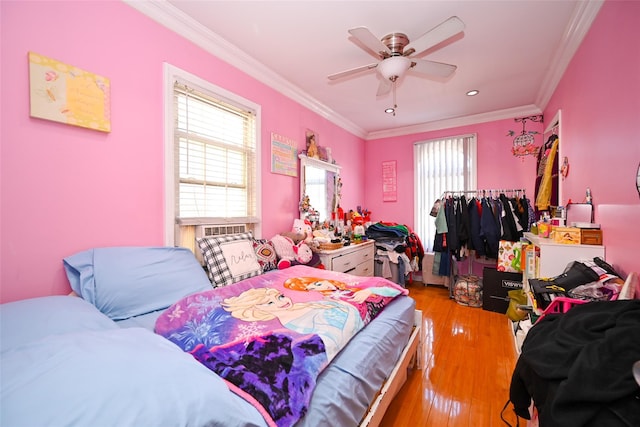 bedroom featuring light hardwood / wood-style floors, ceiling fan, and ornamental molding