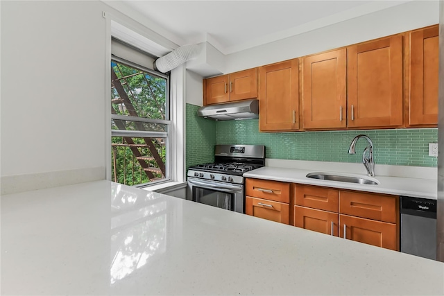 kitchen with sink, a wealth of natural light, stainless steel appliances, and tasteful backsplash