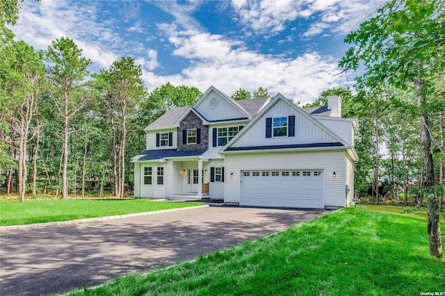 view of front facade featuring a front lawn and a porch