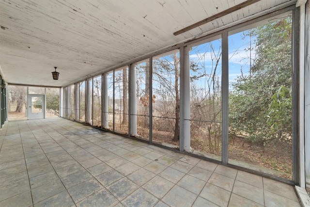 unfurnished sunroom with a healthy amount of sunlight