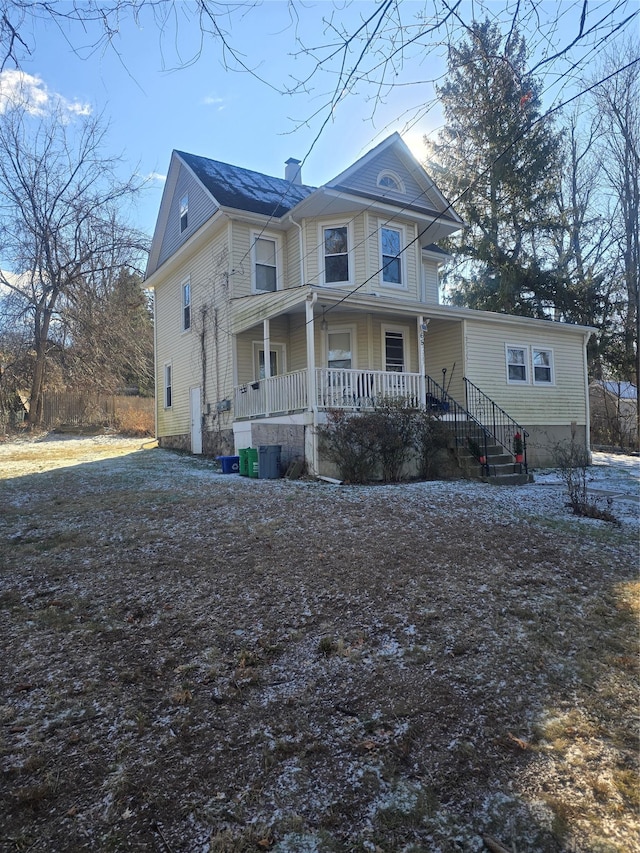 view of front of property featuring a porch