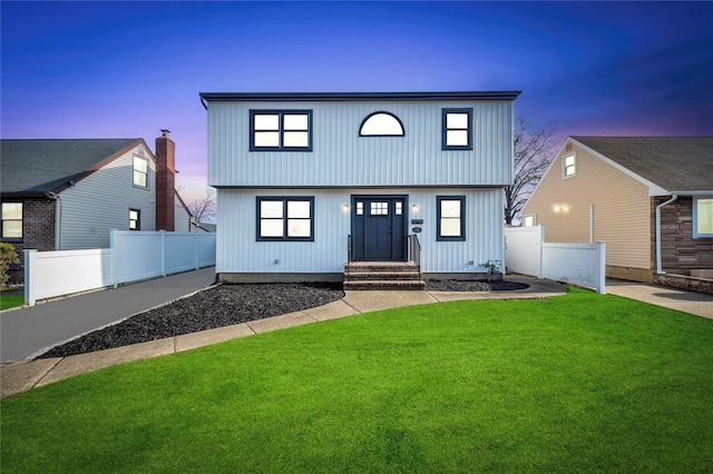 view of front of house featuring a lawn