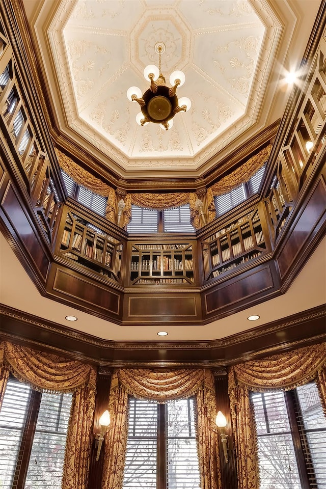 room details with crown molding and a chandelier