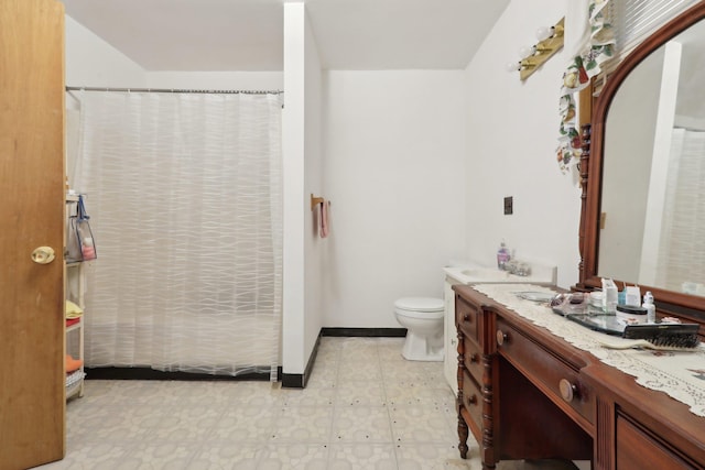 bathroom with vanity, toilet, and curtained shower