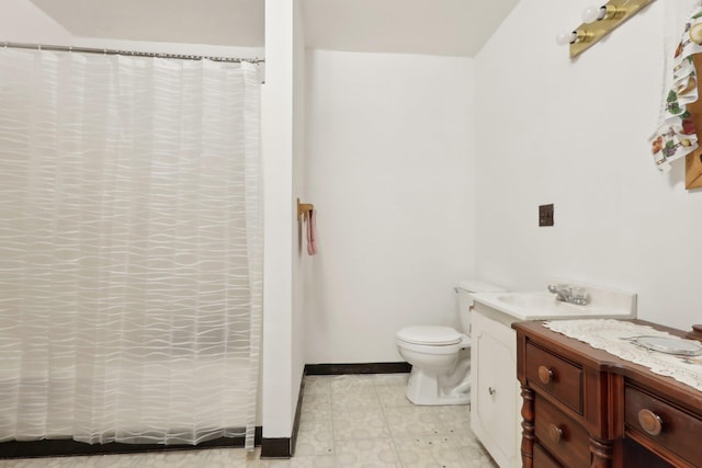 bathroom featuring curtained shower, vanity, and toilet