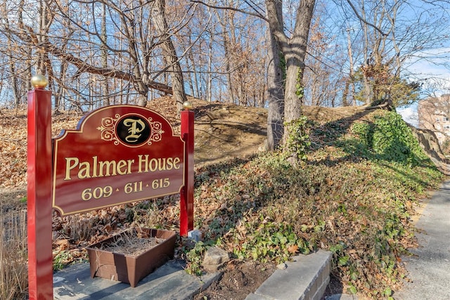 view of community / neighborhood sign