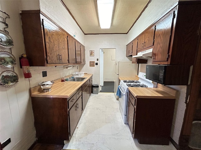 kitchen with crown molding, sink, and white gas range oven