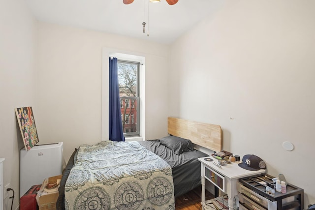 bedroom featuring ceiling fan