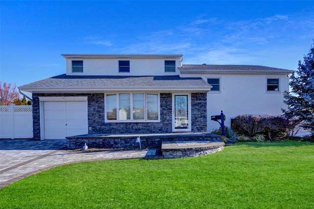 view of front facade with a front yard