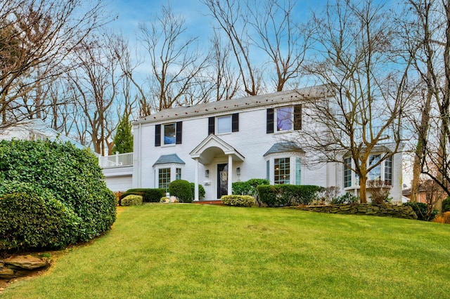 view of front of home with a front lawn