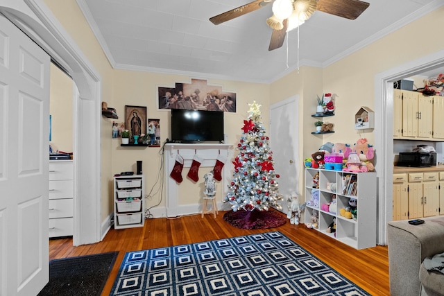 interior space featuring crown molding, hardwood / wood-style floors, and ceiling fan