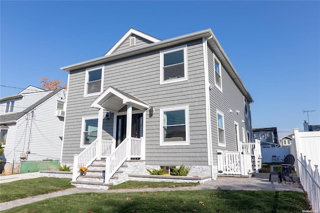 view of front of home featuring a front yard