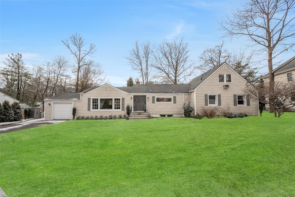 view of front facade featuring a front yard and a garage