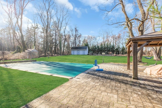 view of swimming pool featuring a storage unit and a yard