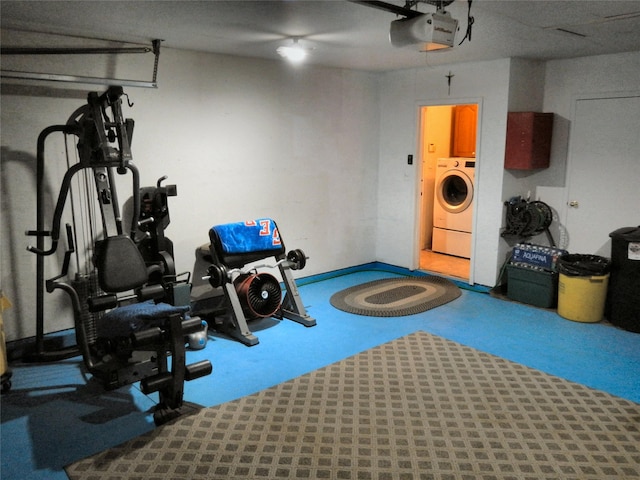 workout area with a garage, washer / clothes dryer, and carpet flooring