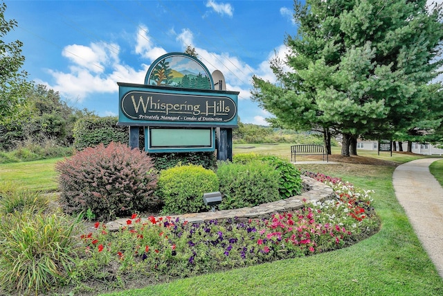 community / neighborhood sign featuring a yard