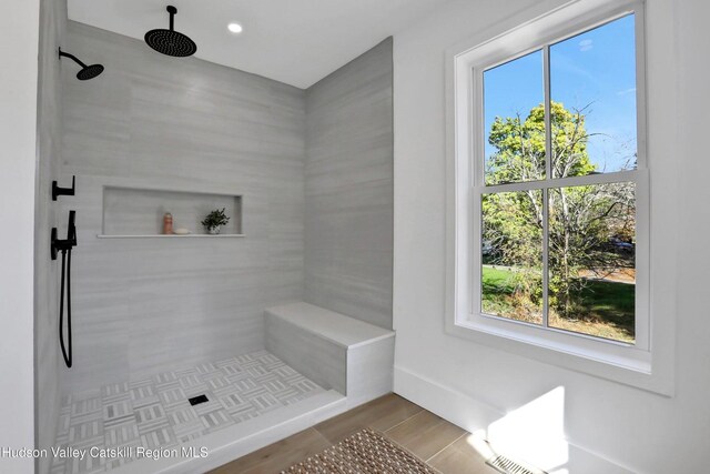 bathroom featuring tiled shower