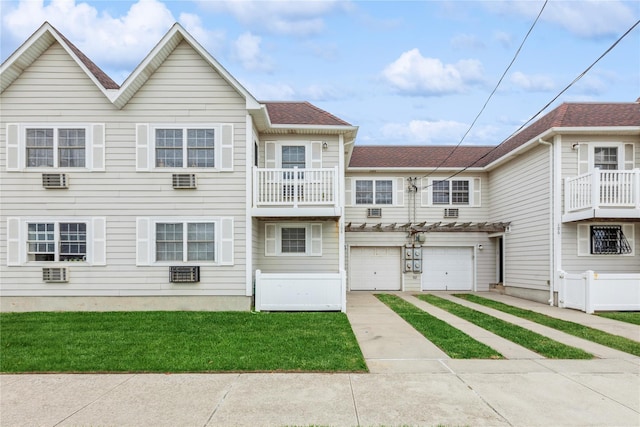 view of front of house with a front lawn and a garage