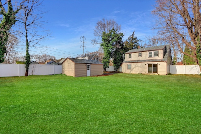 view of yard with a storage unit