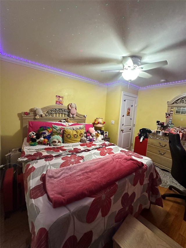 bedroom featuring ceiling fan