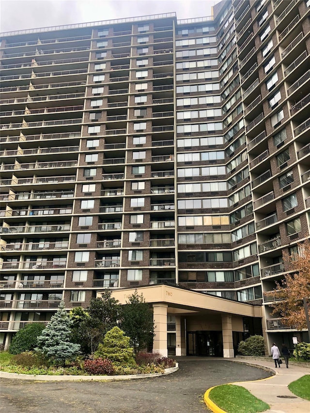 2 Bay Club Dr Unit 11F, Bayside, NY 11360 - view of building exterior