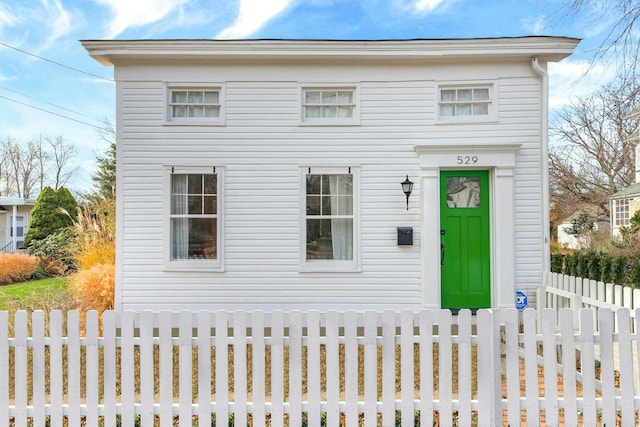 view of front of house featuring fence