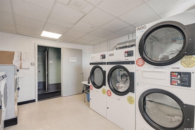 laundry room with washing machine and dryer