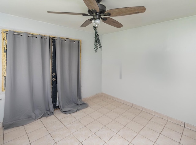 unfurnished room featuring light tile patterned floors and ceiling fan