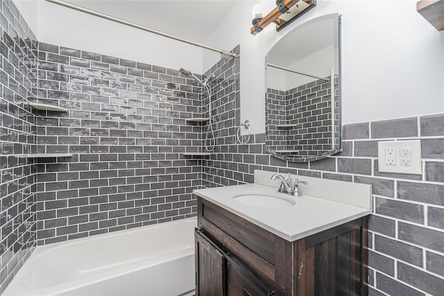 bathroom featuring vanity and tiled shower / bath