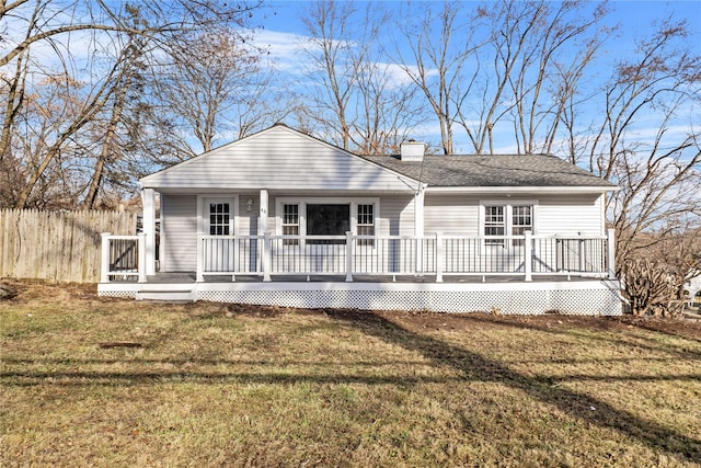 view of front facade with a front yard