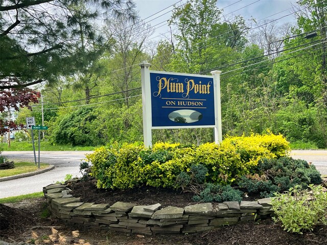528 Barberry Ln, New Windsor, NY 12553 - view of community / neighborhood sign