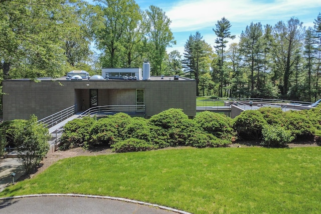 3 Paddock Ct, Old Westbury, NY 11568 - view of grassy yard