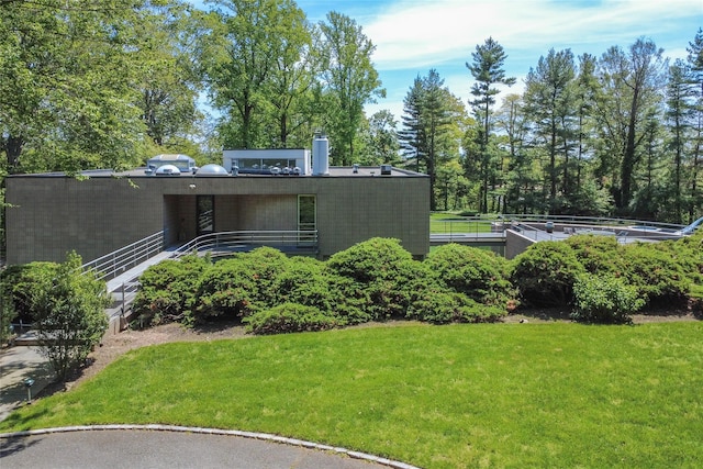 3 Paddock Ct, Old Westbury, NY 11568 - view of grassy yard