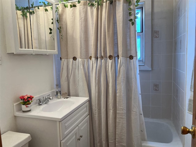 bathroom with shower / tub combo with curtain and vanity