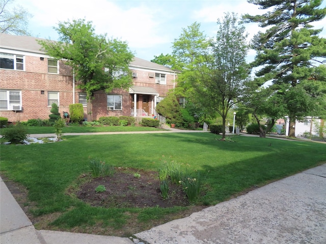 view of front facade with a front lawn