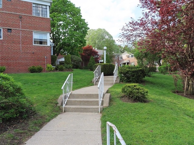 view of property's community featuring a lawn