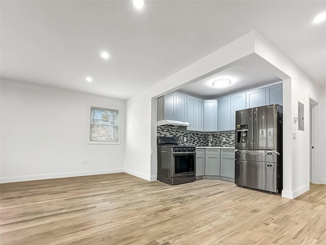 kitchen featuring sink, appliances with stainless steel finishes, gray cabinets, light hardwood / wood-style floors, and decorative backsplash