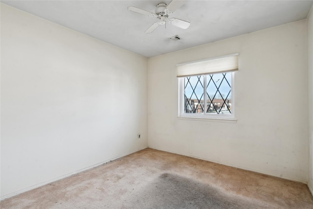 unfurnished room with light carpet and ceiling fan