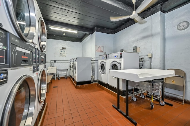 clothes washing area featuring tile patterned flooring, independent washer and dryer, ceiling fan, and stacked washer / drying machine