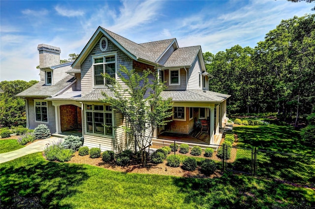 view of front of property with a front yard