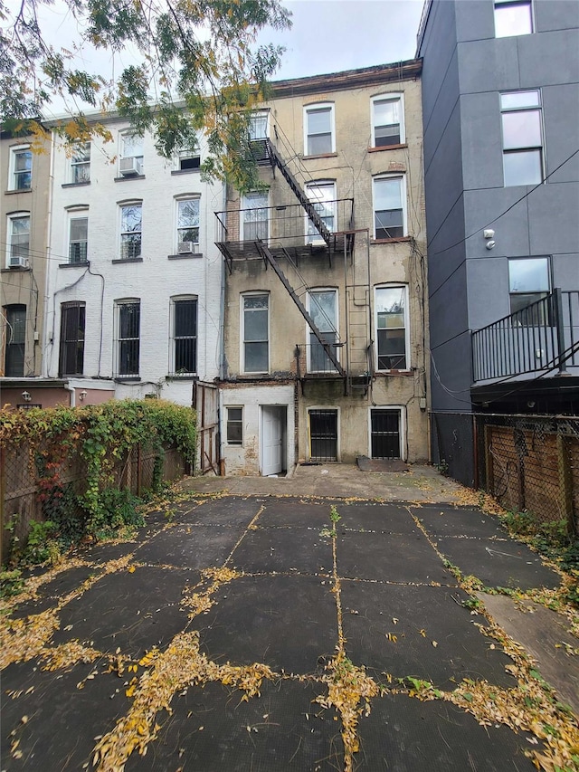 Listing photo 3 for 258 Clifton Pl Unit 3Rd & 4Th, Brooklyn NY 11216