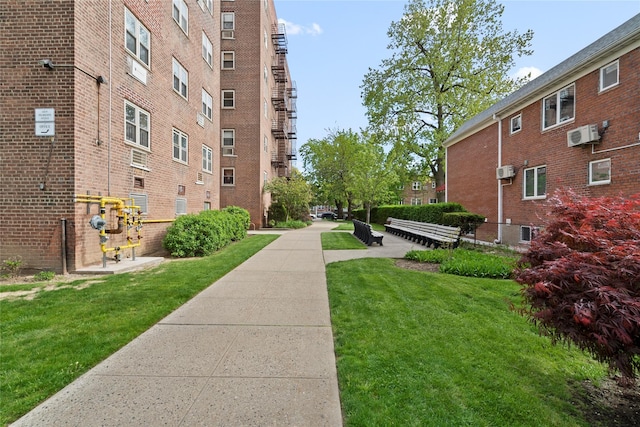 view of property's community featuring a yard