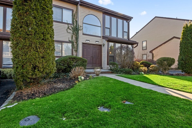 view of front of home featuring a front lawn