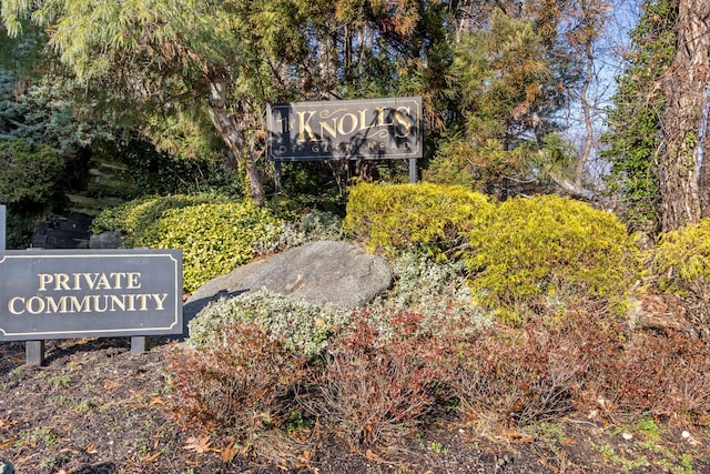 view of community / neighborhood sign