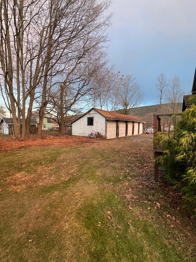 view of yard with a garage and an outdoor structure