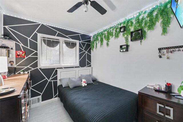 bedroom featuring ceiling fan