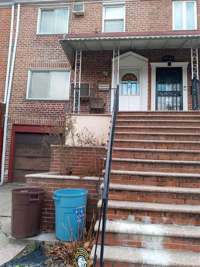 doorway to property with covered porch